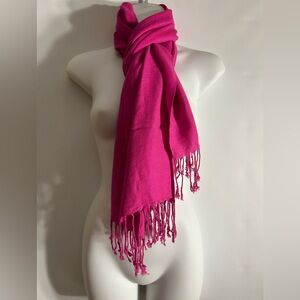 PASHMIRE VISCOSE AND ACRYLIC BLEND BRIGHT PINK FRINGE OBLONG SCARF O/S